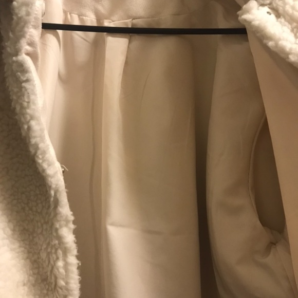Divided Fluffy Teddy White Size L Coat - Picture 3 of 5